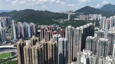 Tseung Kwan O 'daki Modern Konut Kuleleri, 4 Ekim 2025