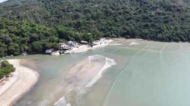 Rahatlatıcı Pui O Beach Sahil Manzarası Hong Kong, 25 Ekim 2025