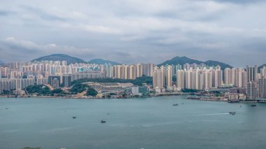 Kıyı bölgesi harmanlama konutları, sanayi ve liman manzaraları