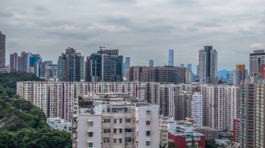 Hong Kong Adası 'ndaki Quarry Körfezi' nde yüksek binalar.