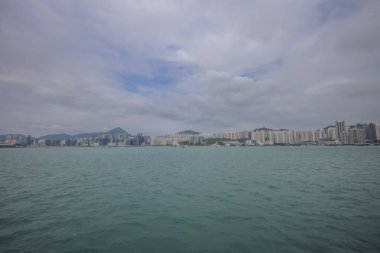 Kwun Tong kıyı şeridi boyunca manzaralı kıyı manzarası