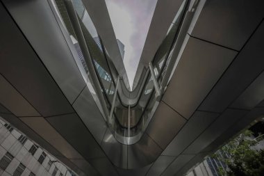 modern mimarinin çarpıcı dikey penceresi,