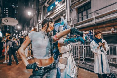 Gece hayatı ve karakter oyunuyla şenlikli kostüm kutlaması