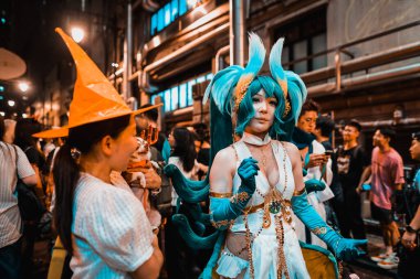 Gece hayatı ve karakter oyunuyla şenlikli kostüm kutlaması