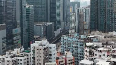 Victoria Limanı 'na bakan Kwun Tong çevre yolu, 2 Kasım 2025