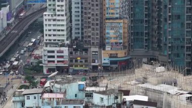 Victoria Limanı 'na bakan Kwun Tong çevre yolu, 2 Kasım 2025