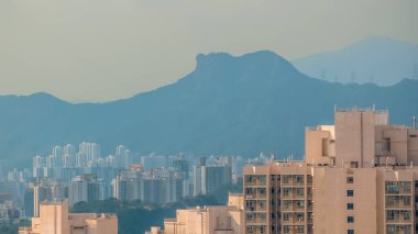 İkonik dağ Hong Kong ruhunu ve direncini simgeliyor.