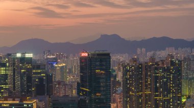 İkonik dağ Hong Kong ruhunu ve direncini simgeliyor.