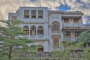 Hong Kong 'da lüks alışveriş ve sömürge mimarisi.