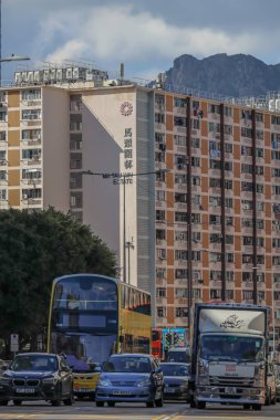 14 Eylül 2025 'te bir apartman kompleksinin yer aldığı hareketli bir şehir manzarası