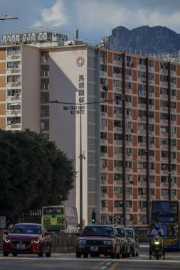 14 Eylül 2025 'te bir apartman kompleksinin yer aldığı hareketli bir şehir manzarası