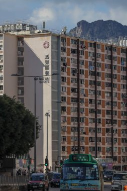 14 Eylül 2025 'te bir apartman kompleksinin yer aldığı hareketli bir şehir manzarası