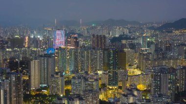 Geleneksel köy ve Kowloon Tepesi 12025