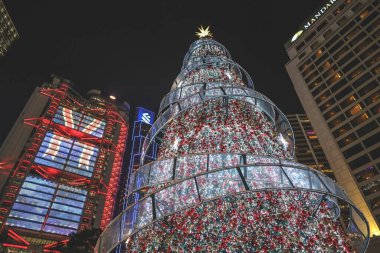 Şenlikli şehir röfleleri, pazarlar, ışıklar, deniz kenarı kutlamaları