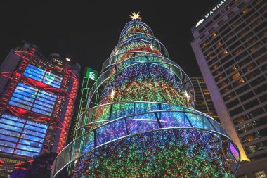 Şenlikli şehir röfleleri, pazarlar, ışıklar, deniz kenarı kutlamaları