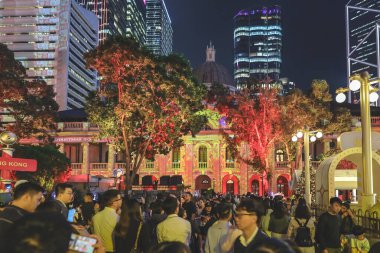 Şenlikli şehir röfleleri, pazarlar, ışıklar, deniz kenarı kutlamaları
