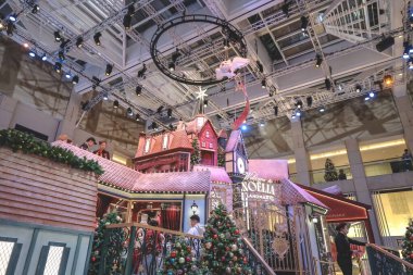 Lüks alışveriş merkezi tatil kurulumu, ışıklar, ağaç, fotoğraf noktaları