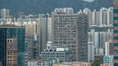 Kowloon Körfezi ticari alanındaki çağdaş ofis kulesi 14 Aralık 2025