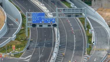 Modern ana yol T2 Kowloon 14 Aralık 2025 'te yapım aşamasında.