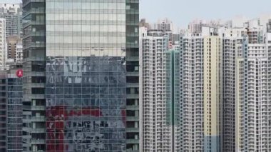 Modern Şehir Skyline 14 Aralık 2025 ile Bustling Kowloon Körfezi Bölgesi