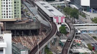Hong Kong 14 Aralık 2025 'te Kowloon Körfezi Metro İstasyonu' nda işe gidenler.