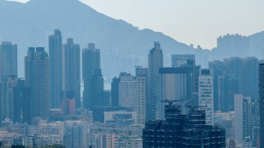 Ufuk çizgisini kaplayan yoğun sis ciddi hava kirliliğini vurguluyor 17 Aralık 2025