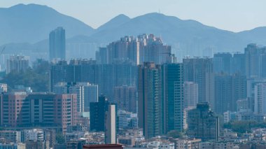 Ufuk çizgisini kaplayan yoğun sis ciddi hava kirliliğini vurguluyor 17 Aralık 2025