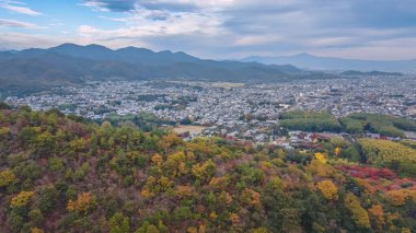 Kuzey Kyoto 24 Kasım 2025 'te sakin bir tepe manzarası.