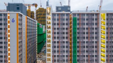 Kai Tak 25 Aralık 2025 'te modern toplu konut inşaatı devam ediyor