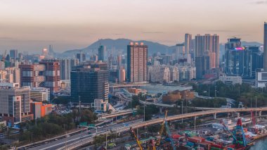 Batı Kowloon bölgesini 24 Aralık 2025 'e bağlayan inşaat altındaki T2 anayolu.