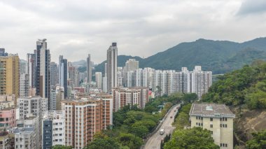 24 Aralık 2025 'te Sham Shui Po bölgesindeki Yoğun Tai Po Yolu sahnesi
