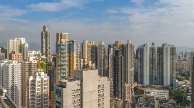 Cheung Sha Wan 24 Aralık 2025 'te yüksek binaları olan bir yerleşim yeri.