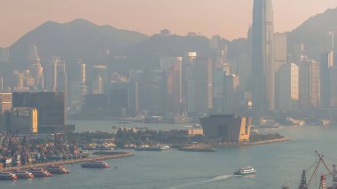 Batı Kowloon rıhtımındaki Çağdaş Çin Kültür Müzesi 24 Aralık 2025