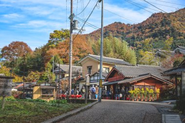 Barışçıl Japon dağ köyü 23 Kasım 2025 'te günlük kırsal yaşam