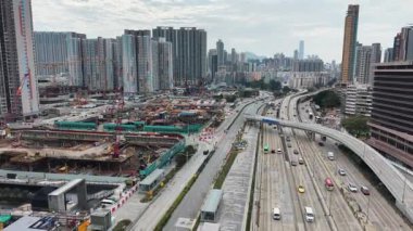Prens Edward Yolu Doğu Bustling Şehir Koridoru Kowloon, 31 Aralık 2025