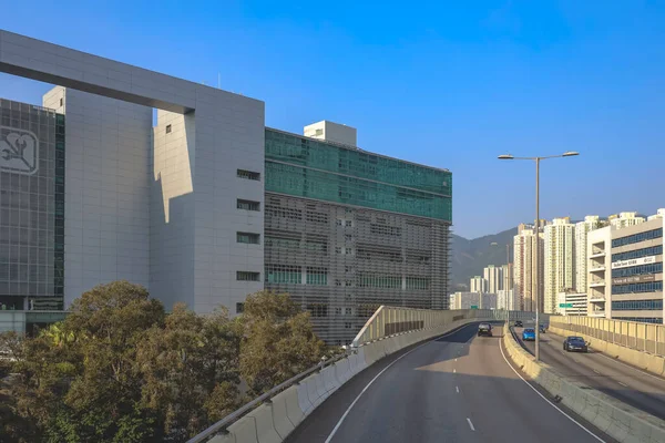 Choi Hung kavşağında çok şeritli üstgeçit ve trafik akışı 27 Aralık 2025