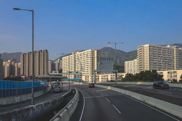 Choi Hung kavşağında çok şeritli üstgeçit ve trafik akışı 27 Aralık 2025