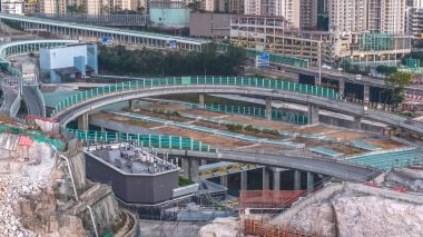 Tseung Kwan O ve Lam Tin Jan 4 2026 'yı birbirine bağlayan modern şehir tünel plazası.