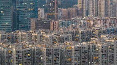 Yüksek yoğunluklu konut binaları günlük şehir merkezi Jan 4 2026 'yı oluşturuyor.