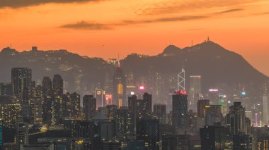 Büyüleyici Hong Kong Şehri Sunset 4 Ocak 2026 'da aydınlandı.