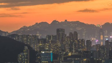 Büyüleyici Hong Kong Şehri Sunset 4 Ocak 2026 'da aydınlandı.