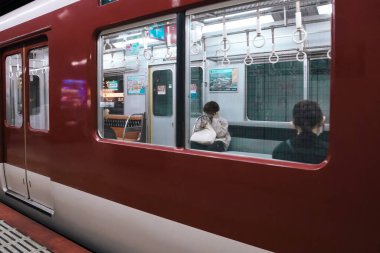 Modern Kyoto Metro İstasyonu Şık Şehir Tasarımı 23 Kasım 2025