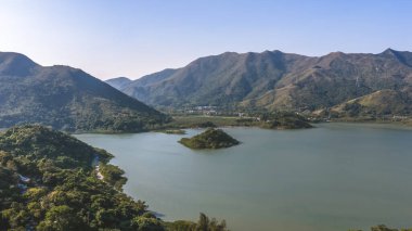 Gelgit düzlüklerine ve zengin kuş yaşamına sahip küçük bir ada. 3 Ocak 2026