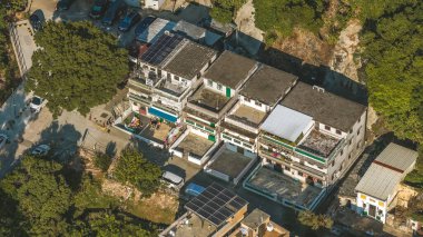 Tarihi evleri ve deniz manzaralı sakin köy Jan 3 2026