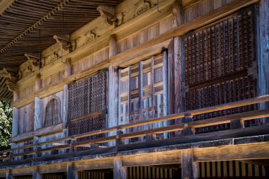 Geleneksel Japon mimarisine sahip barışçıl Budist tapınağı, 23 Kasım 2025