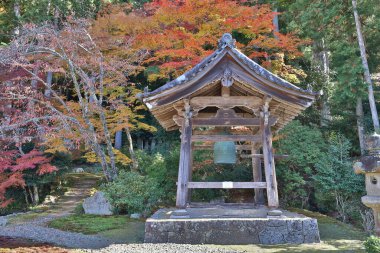 Geleneksel Japon mimarisine sahip barışçıl Budist tapınağı, 23 Kasım 2025