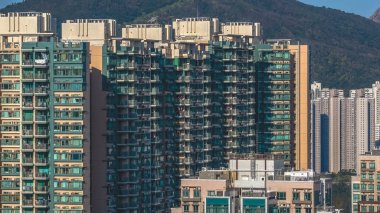 Yüksek konut kuleleri sırasına göre 11 Ocak 2026 'da tek sıra balkonlar bulunmaktadır.