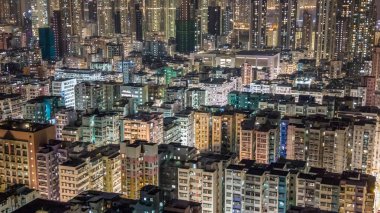 Dairelerin ve canlı yerel hayatın yer aldığı yoğun kentsel mahalle, Jan 9 2026