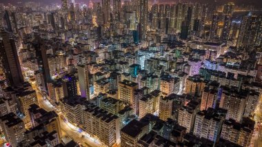 Dairelerin ve canlı yerel hayatın yer aldığı yoğun kentsel mahalle, Jan 9 2026