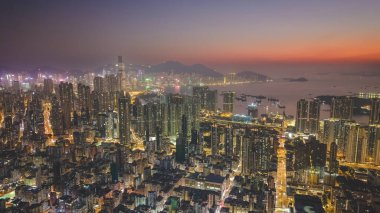 Dairelerin ve canlı yerel hayatın yer aldığı yoğun kentsel mahalle, Jan 9 2026